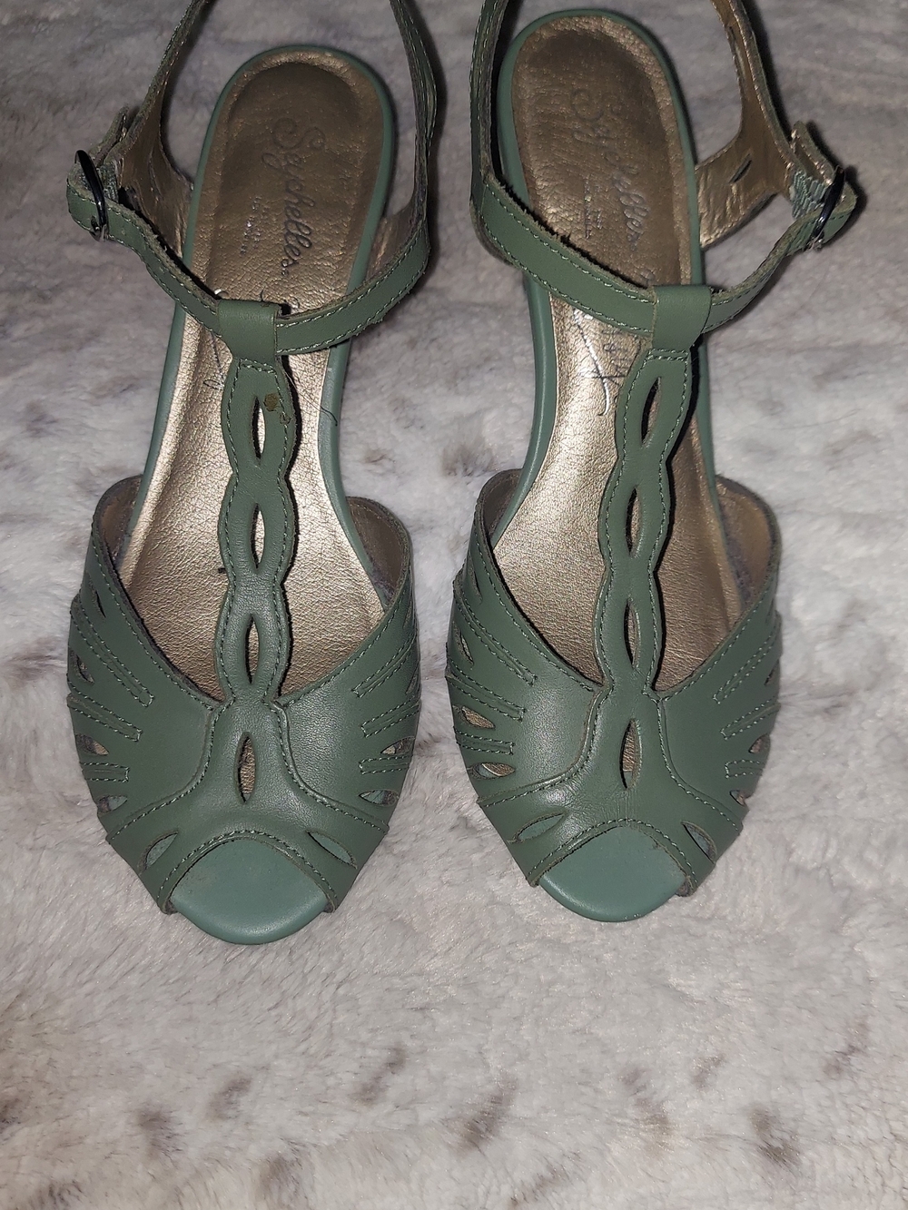 Seychelles Women's Sage Green T-Strap Sandals